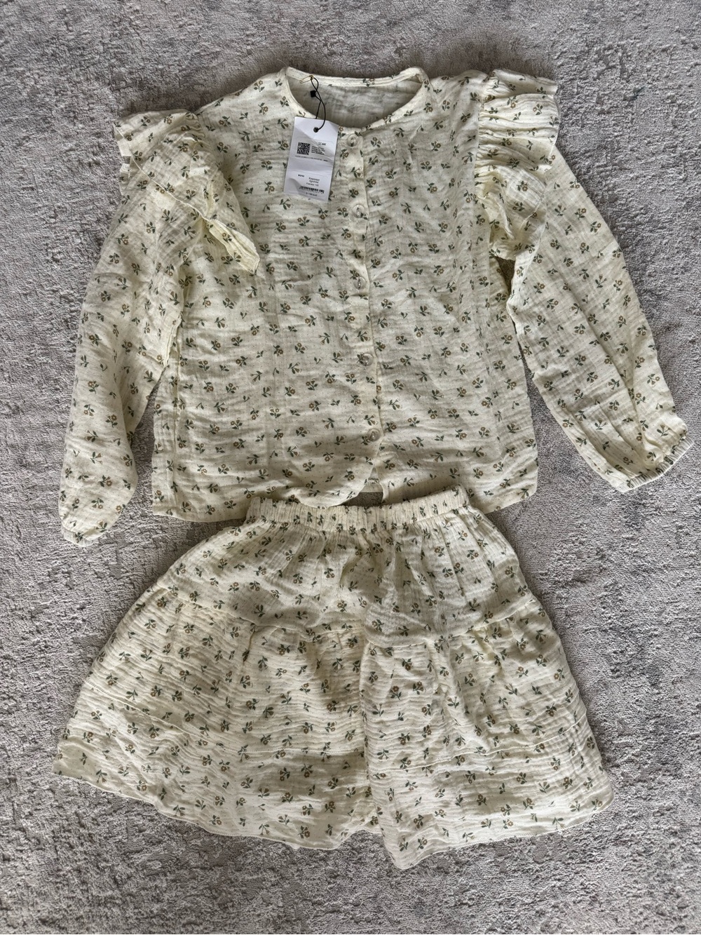 Light Yellow Floral Two-Piece Set - Puff Sleeve Top & Elastic Waist skirt